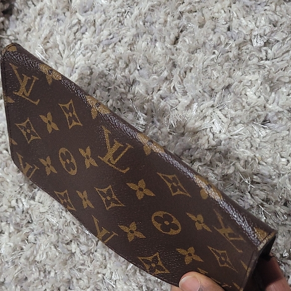 Louis Vuitton Cosmetics Pouch / Pochette - Picture 9 of 16